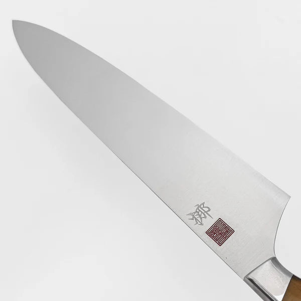Ergonomic amber bone handle on chef knife